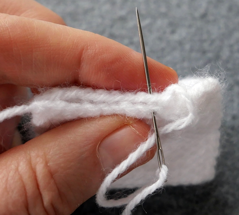 Blog-Inhaltsbild für 'Oversized-Minikleidchen für kleine Puppen - Kostenlose Strickanleitung'