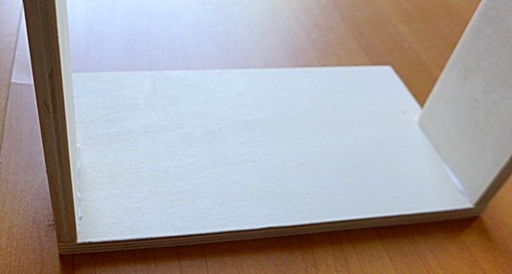 Blog-Inhaltsbild für 'Kreativ mit Holz: Wir bauen gemeinsam ein Puppenbett im Bauhausstil'