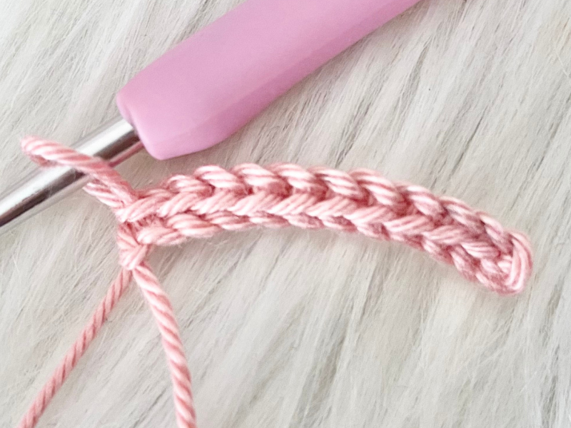 Blog-Inhaltsbild für 'Häkeln lernen: Tipps und Tricks, kostenloses Tutorium von Wolldiamant'