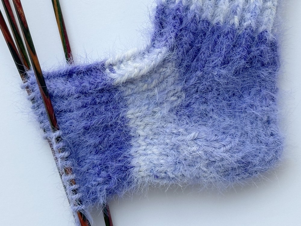 Blog-Inhaltsbild für 'Strickanleitung für Babysöckchen in 3 Größen'