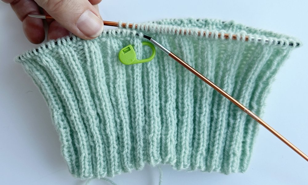 Blog-Inhaltsbild für 'Strickanleitung Babyhose in 3 Größen'