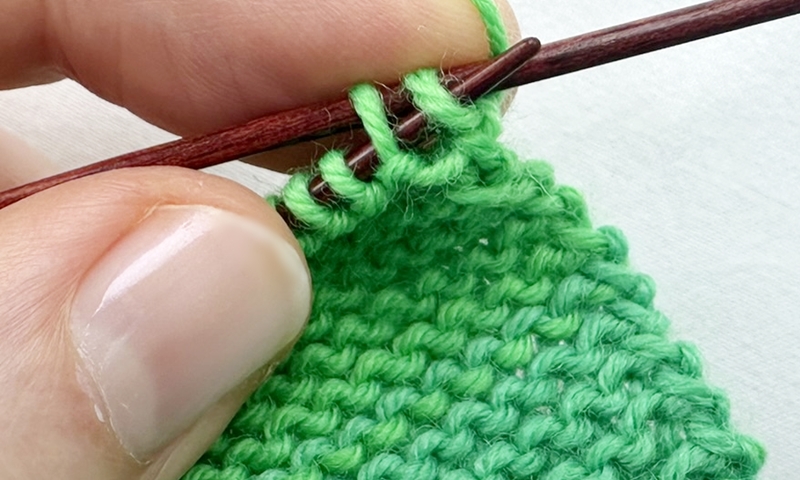 Blog-Inhaltsbild für 'Stricken mit Kindern: Kinderleichte Puppenmode für Strickanfänger'