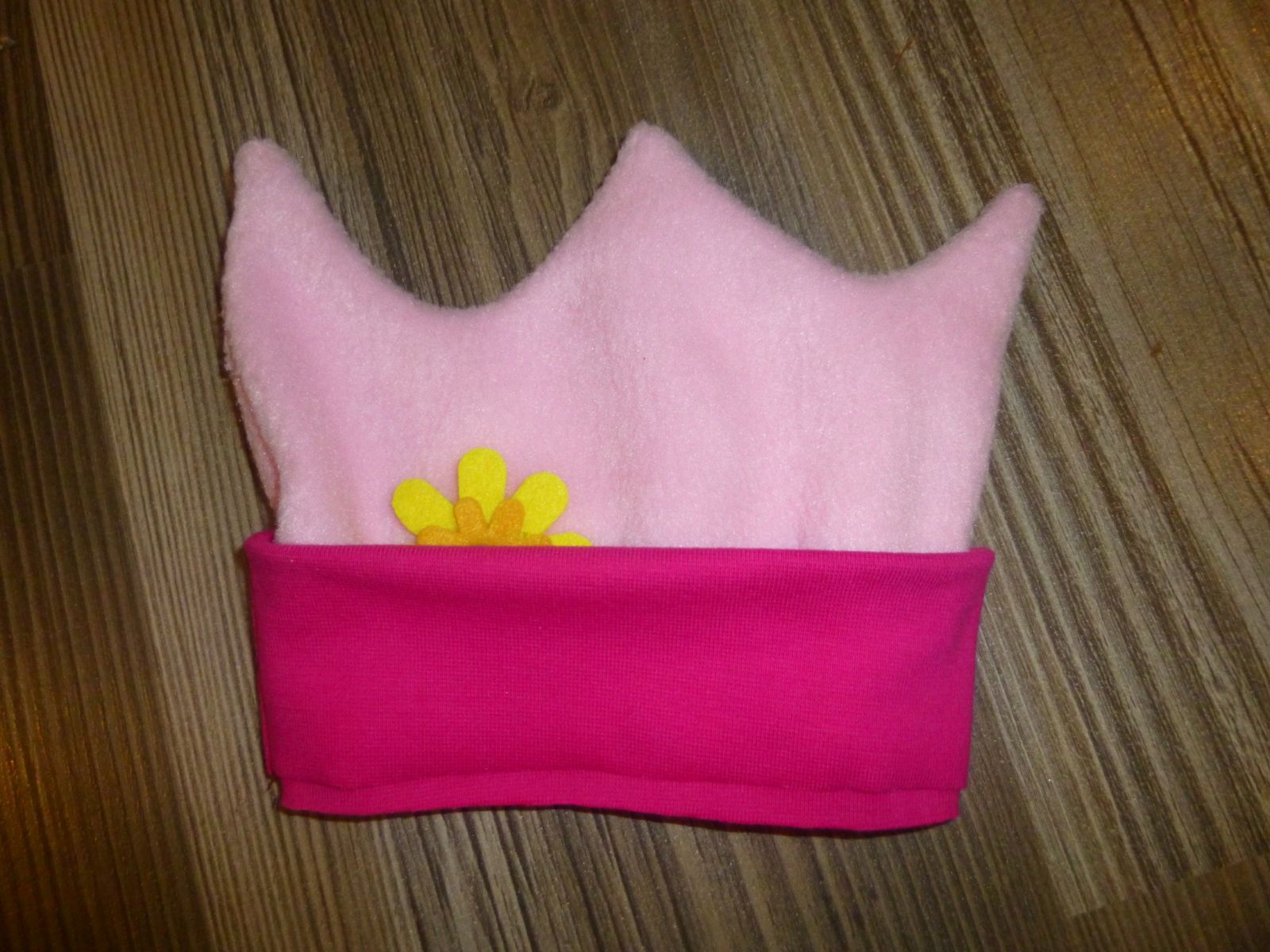 Blog-Inhaltsbild für 'Näh-Anleitung: Kronenmütze für kleine Prinzessinnen'