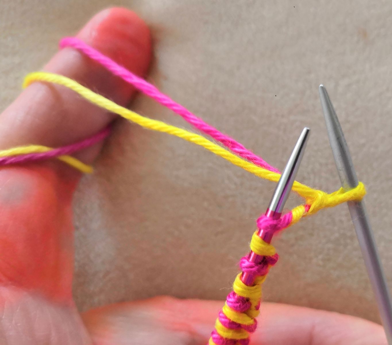 Blog-Inhaltsbild für 'Schutzengelchen stricken - inklusive Doubleface Grundkurs'