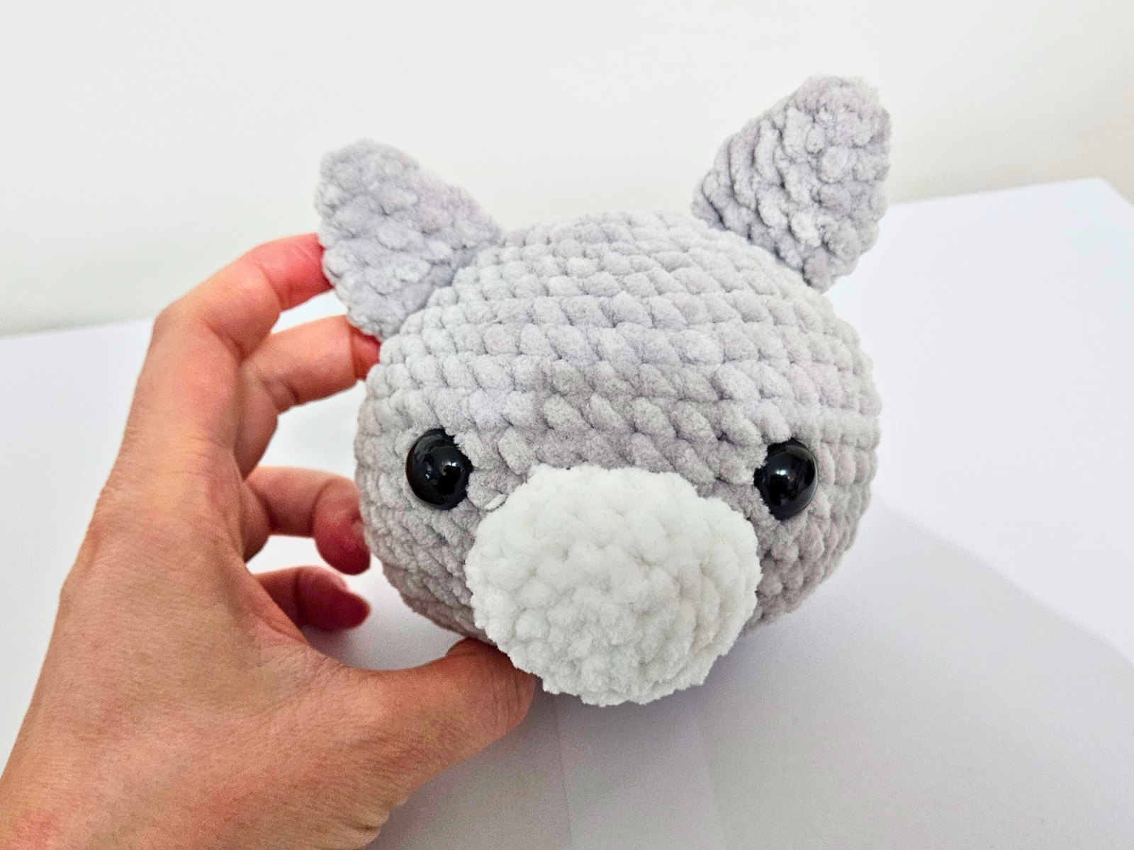 Blog content image for 'Free amigurumi crochet pattern for a small cat made with chenille yarn'