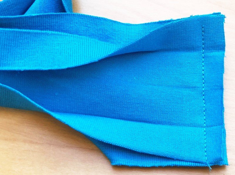 Blog-Inhaltsbild für 'Jersey-Blende für Halsausschnitt selber machen'