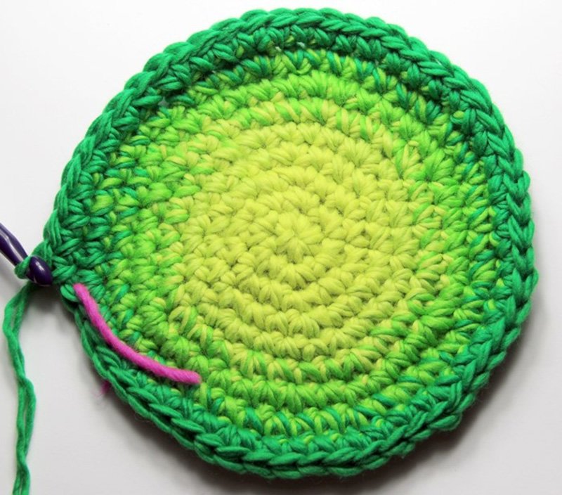 Blog-Inhaltsbild für 'Gefilztes rundes Sitzkissen aus Wollresten'