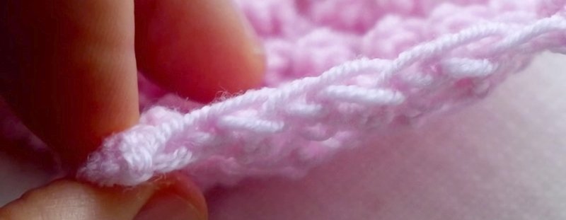 Blog-Inhaltsbild für 'Gratis Strickanleitung Decke im Röschenmuster'