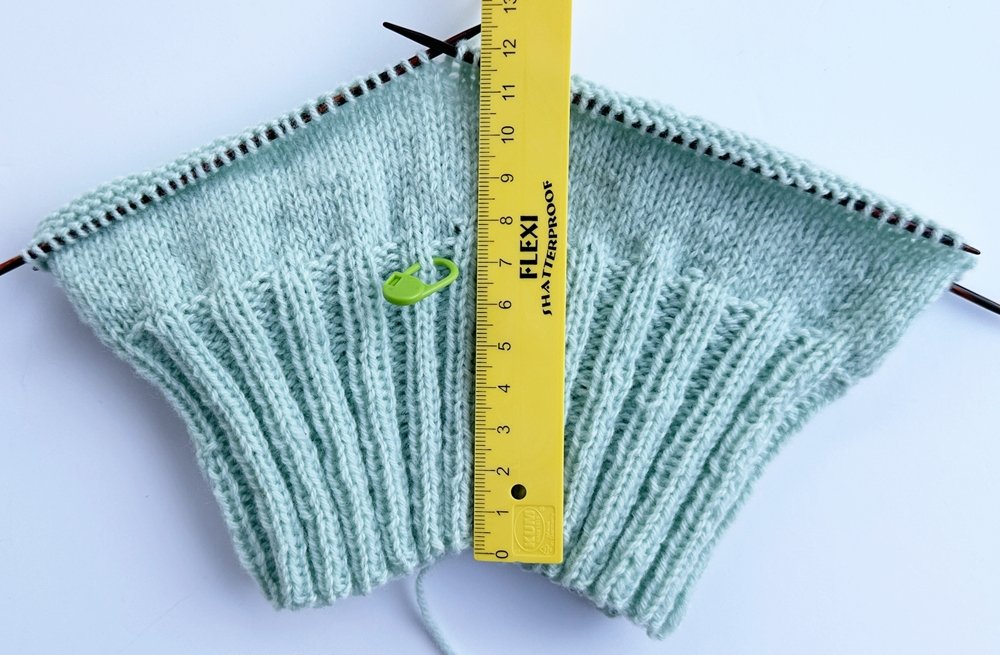 Blog-Inhaltsbild für 'Strickanleitung Babyhose in 3 Größen'