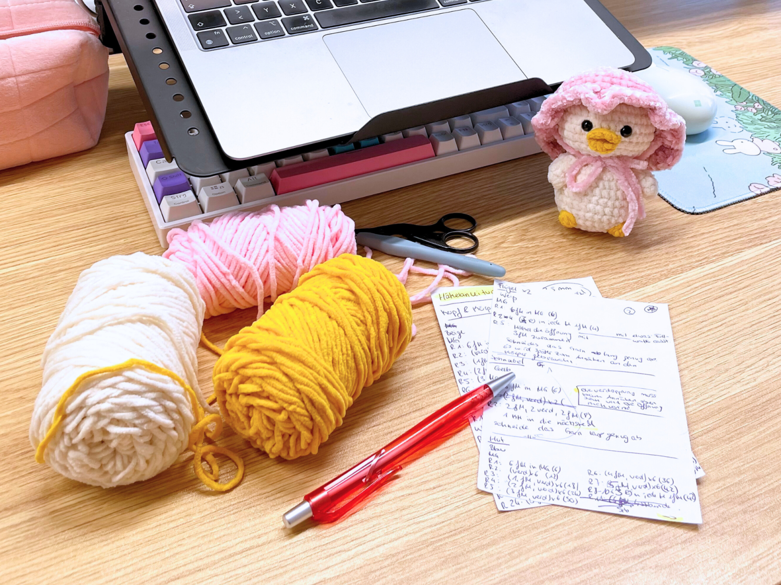 Blog-Inhaltsbild für 'Ein Blick hinter die Kulissen: Wie entsteht eigentlich eine Häkelanleitung?'