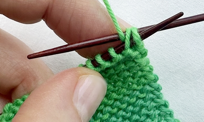 Blog-Inhaltsbild für 'Stricken mit Kindern: Kinderleichte Puppenmode für Strickanfänger'