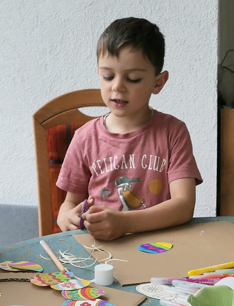 Blog-Inhaltsbild für 'Basteln mit Kindern: Wir basteln Türkränze aus Papier und Pappe'