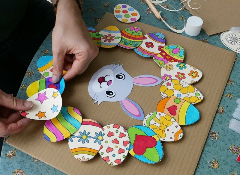 Blog-Inhaltsbild für 'Basteln mit Kindern: Wir basteln Türkränze aus Papier und Pappe'