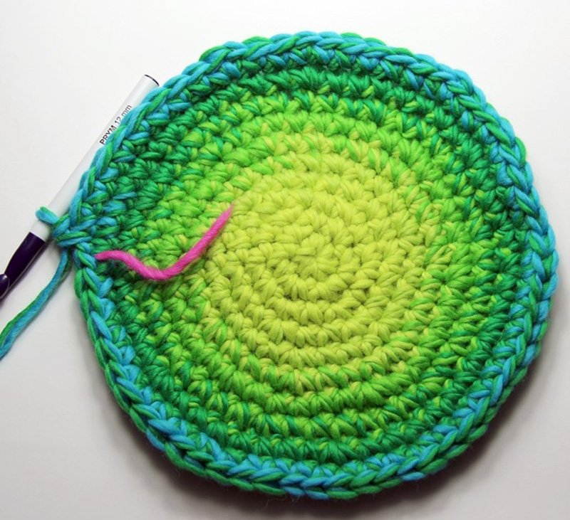 Blog-Inhaltsbild für 'Gefilztes rundes Sitzkissen aus Wollresten'