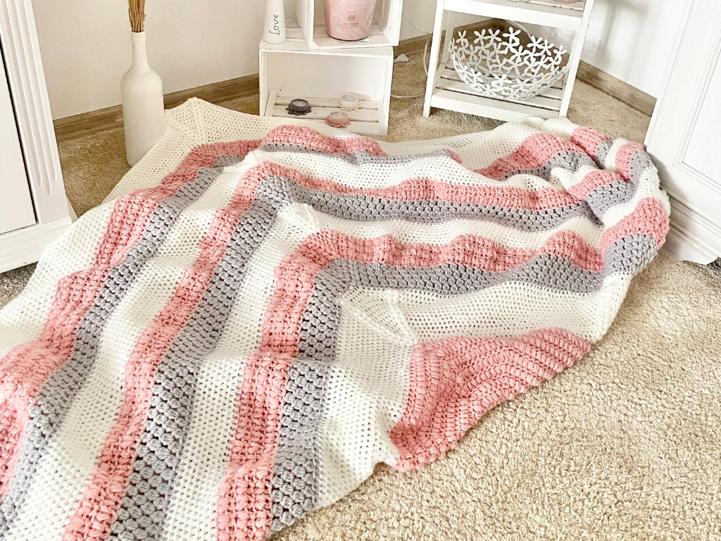 Blog-Inhaltsbild für '14. Herzensdiamanten von Wolldiamant: Herzensdiamantkuscheldecke- Ein Stück Geborgenheit – Masche für Masche'