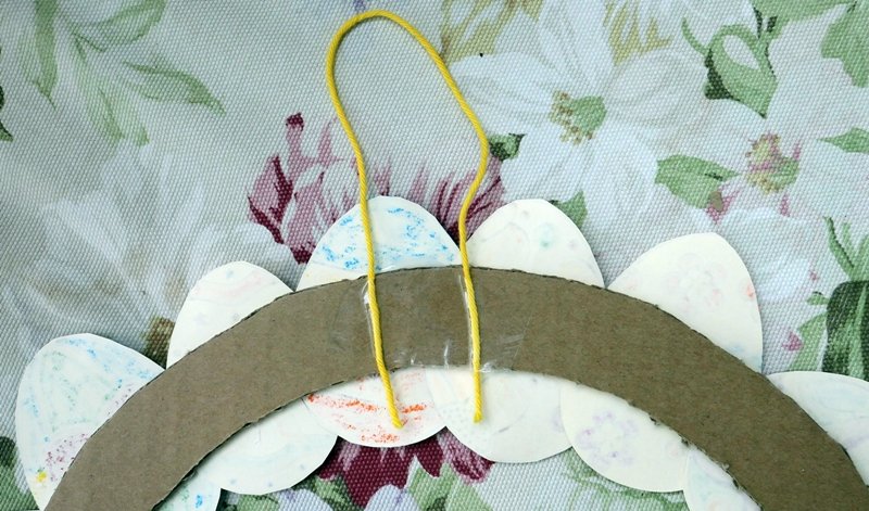 Blog-Inhaltsbild für 'Basteln mit Kindern: Wir basteln Türkränze aus Papier und Pappe'