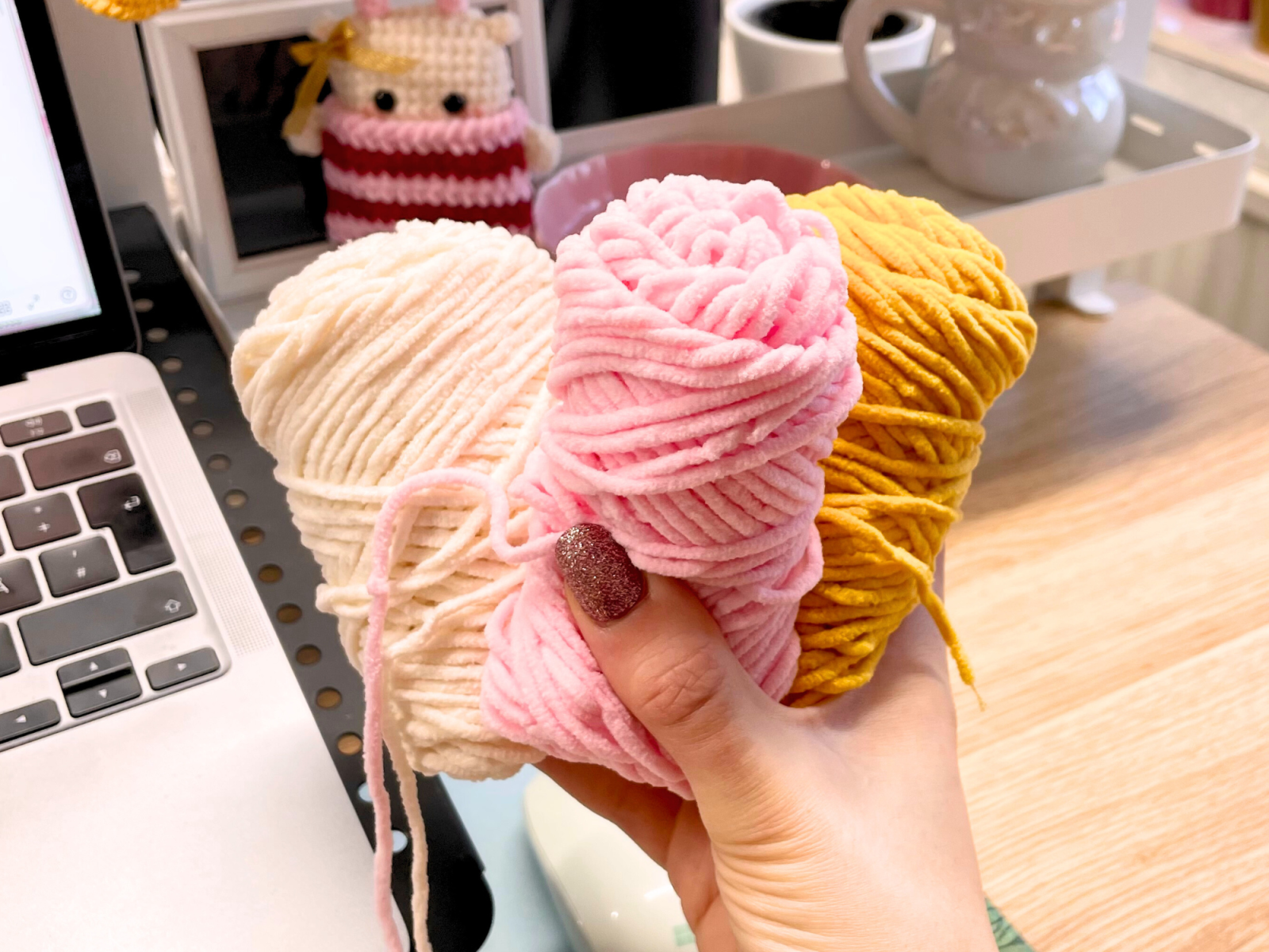 Blog-Inhaltsbild für 'Ein Blick hinter die Kulissen: Wie entsteht eigentlich eine Häkelanleitung?'