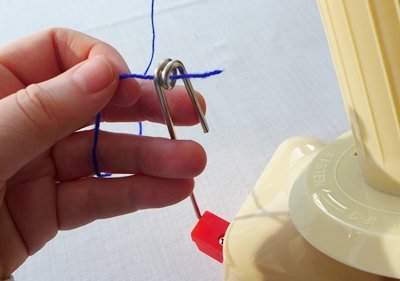 Blog-Inhaltsbild für 'Wolle schnell und komfortabel wickeln - Schirmhaspel und Wollwickler im Einsatz'