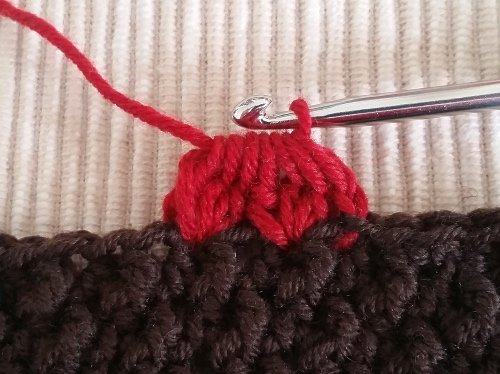 Blog-Inhaltsbild für 'Kostenlose Häkelanleitung: Feminine Slouchy-Mütze'