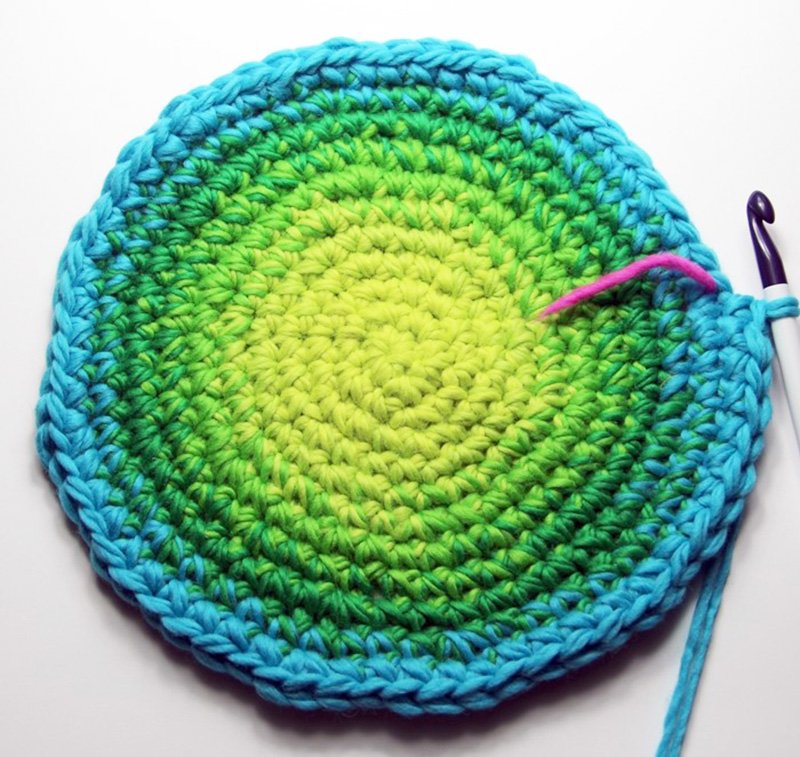 Blog-Inhaltsbild für 'Gefilztes rundes Sitzkissen aus Wollresten'