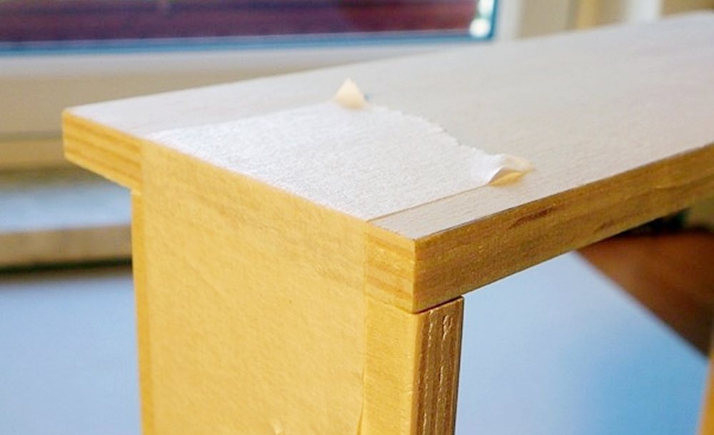 Blog-Inhaltsbild für 'Kreativ mit Holz: Wir bauen gemeinsam ein Puppenbett im Bauhausstil'