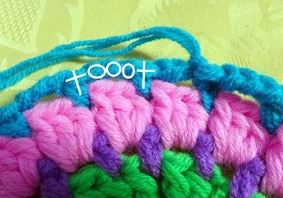 Blog-Inhaltsbild für 'Gratis Häkelanleitung: Buntes Sitzkissen für Kinder'