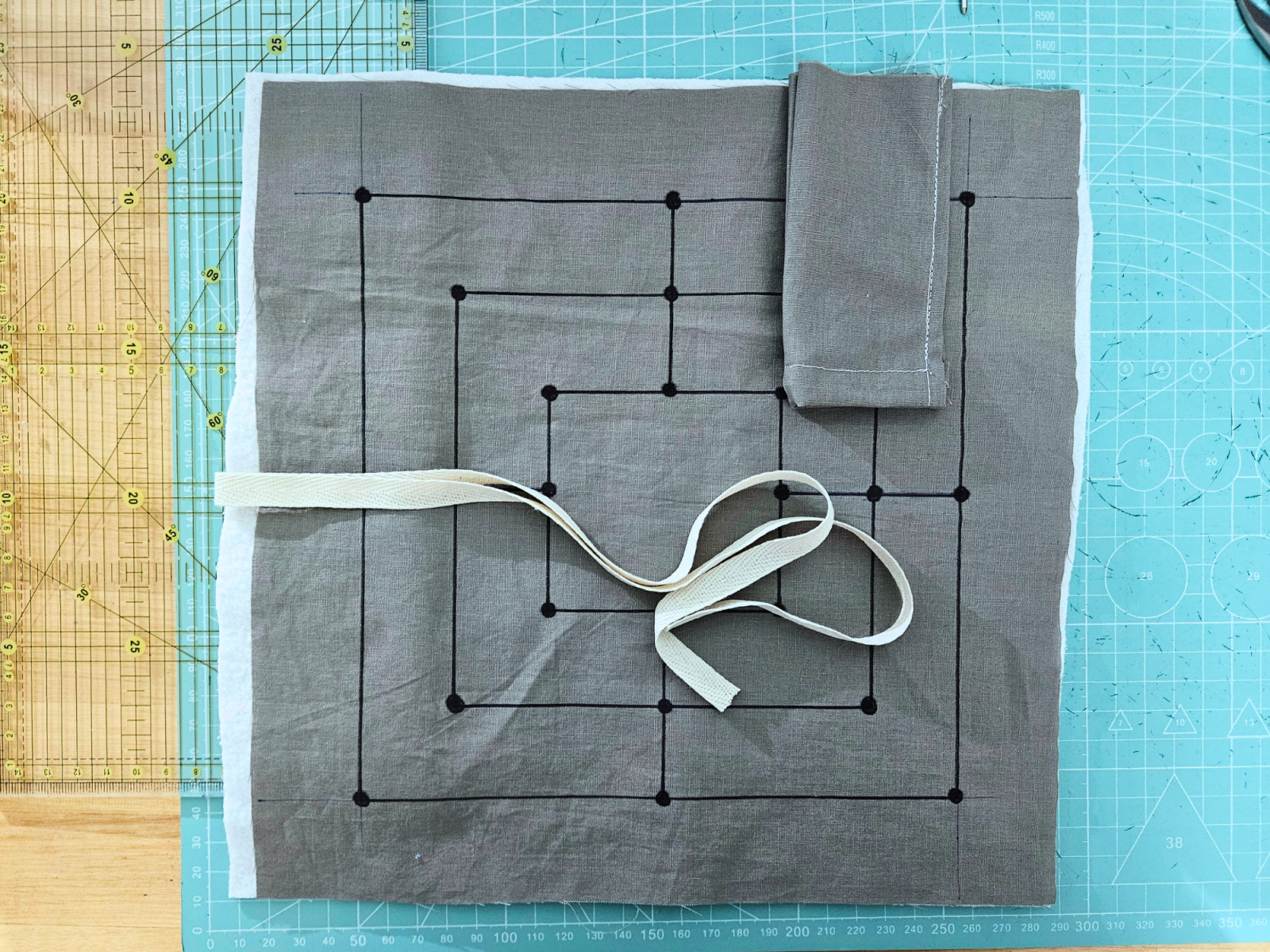 Blog-Inhaltsbild für 'Kostenlose Nähanleitung Reisespiel Mühle und Tic Tac Toe (Drei Gewinnt)'