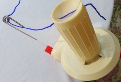 Blog-Inhaltsbild für 'Wolle schnell und komfortabel wickeln - Schirmhaspel und Wollwickler im Einsatz'