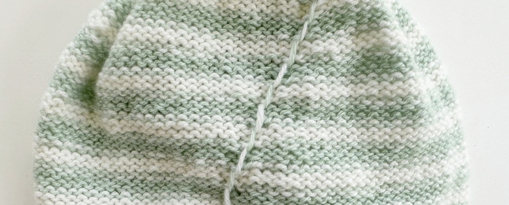 Blog-Inhaltsbild für 'Strickanleitung Babymützen in zeitlosem Design'