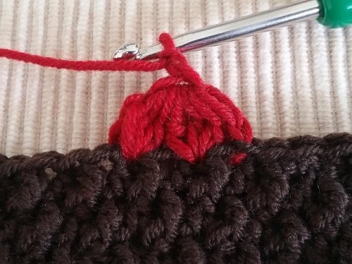 Blog-Inhaltsbild für 'Kostenlose Häkelanleitung: Feminine Slouchy-Mütze'