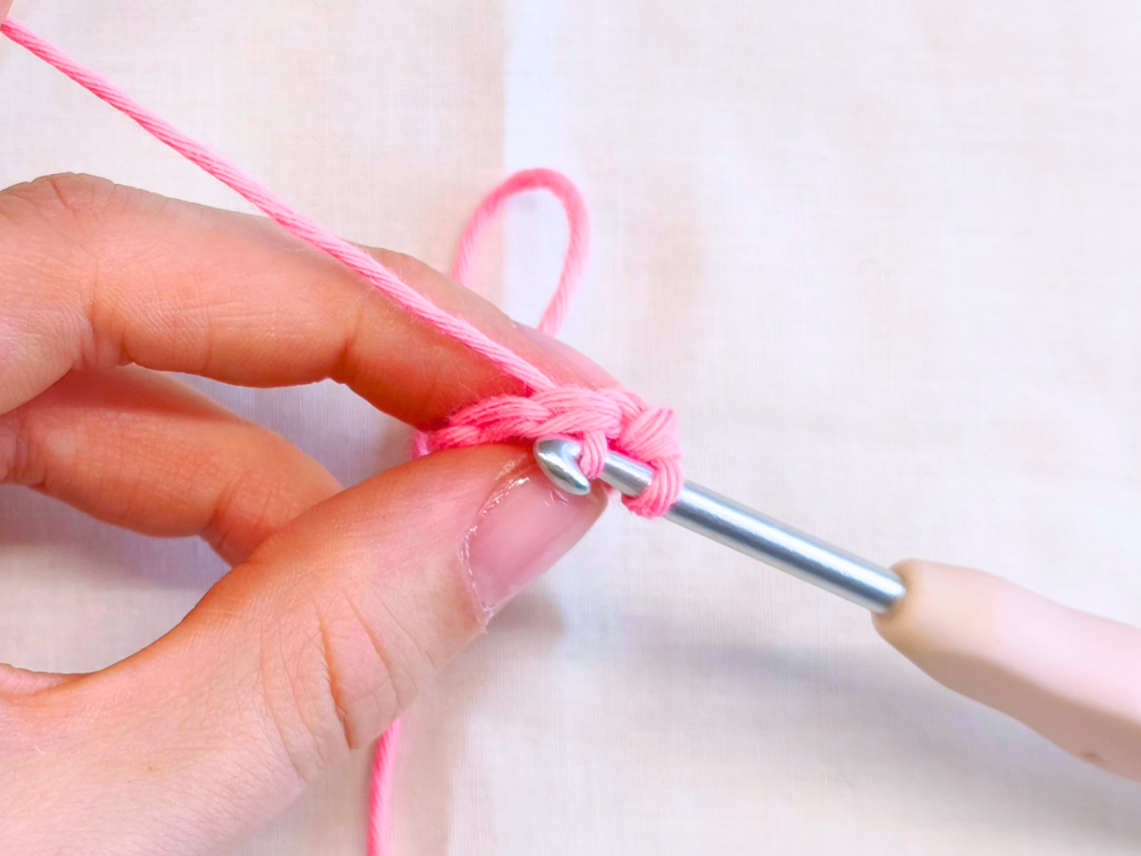 Blog-Inhaltsbild für 'Amigurumis häkeln lernen - Die wichtigsten Maschenarten für Anfänger erklärt'