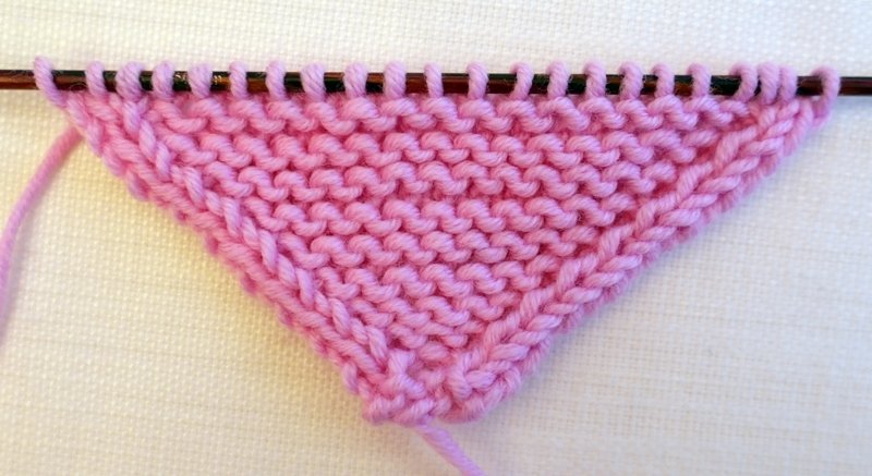 Blog-Inhaltsbild für 'Die weichste Babydecke der Welt im Mustermix - Kostenlose Strickanleitung'