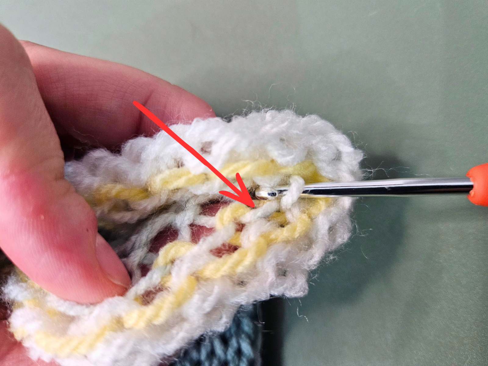 Blog-Inhaltsbild für 'Armstulpen mit Daumenloch auf der Addi Express Kingsize stricken'