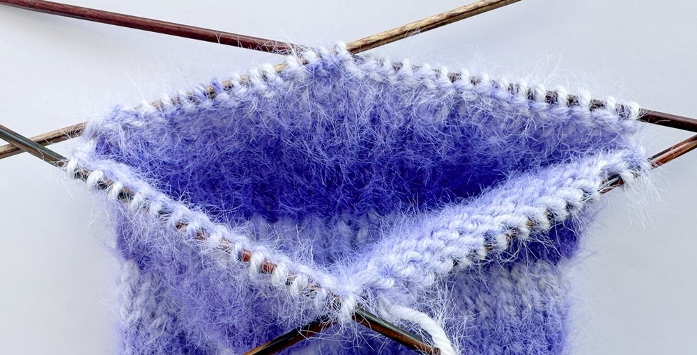 Blog-Inhaltsbild für 'Kuschelweiche Flauschsocken stricken'