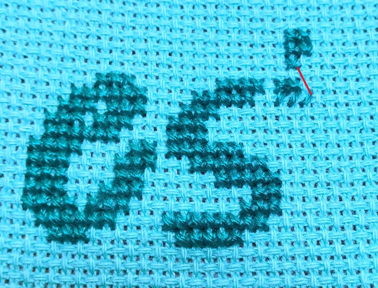 Blog-Inhaltsbild für 'Besticke mit mir ein Lätzchen und lerne dabei den Kreuzstich - Tutorial für Anfänger*innen inkl gratis Stickvorlage "Food Designer" und "Designerin"'