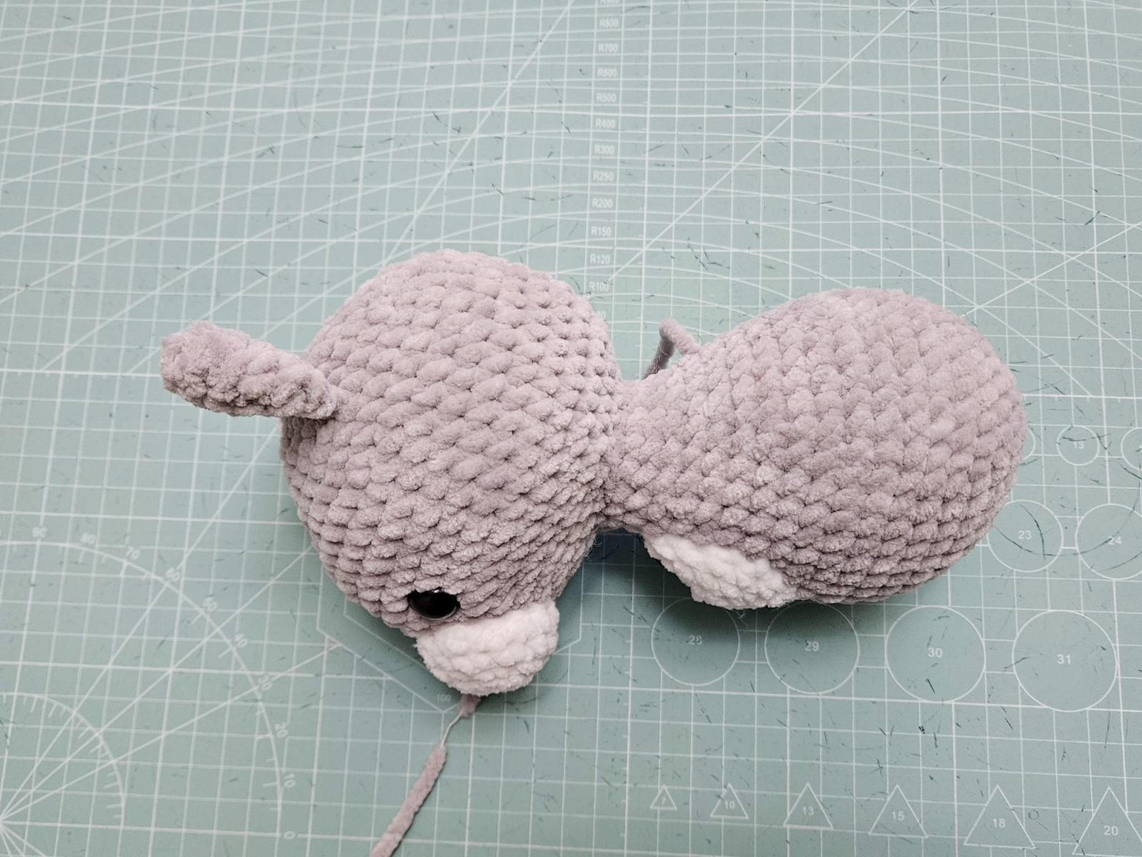 Blog-Inhaltsbild für 'Kostenlose Häkelanleitung kleine Katze aus Chenille-Garn'