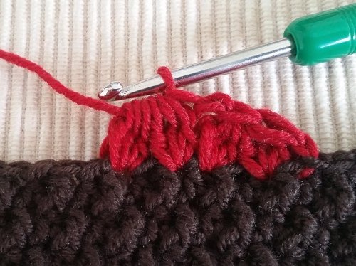 Blog-Inhaltsbild für 'Kostenlose Häkelanleitung: Feminine Slouchy-Mütze'