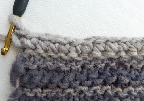 Blog-Inhaltsbild für 'Kostenlose Strickanleitung für Anfänger: Schalkragen 1 x fix gestrickt + 3 x anders raffiniert tragbar!'