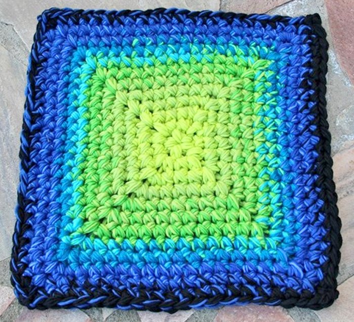 Blog-Inhaltsbild für 'Schritt-für-Schritt-Anleitung: Dickes Sitzkissen aus Filzwolle häkeln'