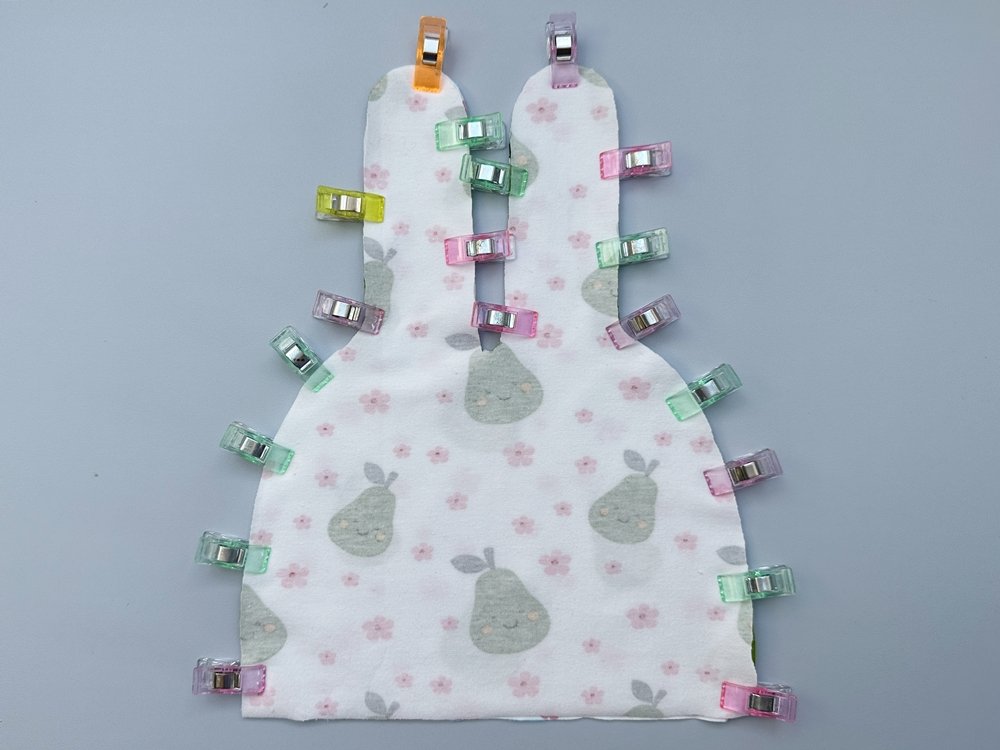 Blog-Inhaltsbild für 'Niedliche Mützen für Babys und Kleinkinder - Kostenlose Schritt-für-Schritt-Nähanleitung'