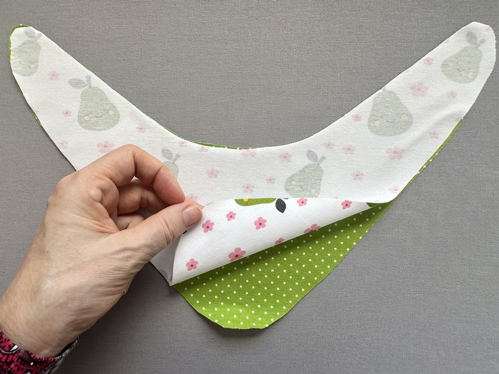 Blog-Inhaltsbild für 'Halstuch für Babys und Kleinkinder - Schritt-für-Schritt-Nähanleitung'
