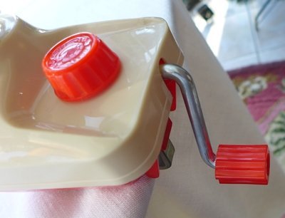 Blog-Inhaltsbild für 'Wolle schnell und komfortabel wickeln - Schirmhaspel und Wollwickler im Einsatz'