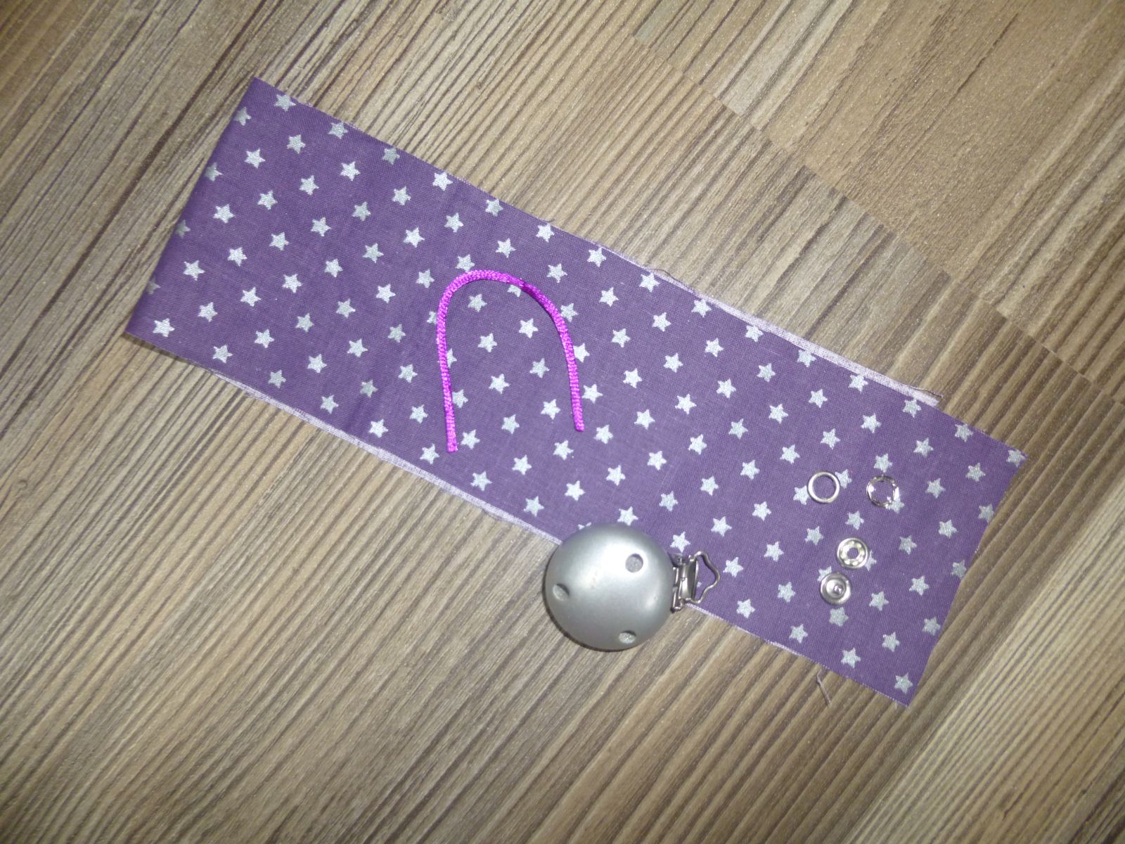 Blog-Inhaltsbild für 'Näh-Anleitung: Schnullerband'