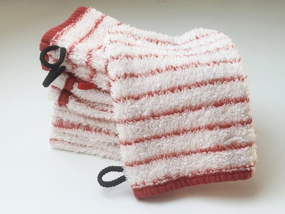 Blog-Inhaltsbild für 'Aus Alt mach Neu: Waschhandschuhe aus altem Bademantel nähen'