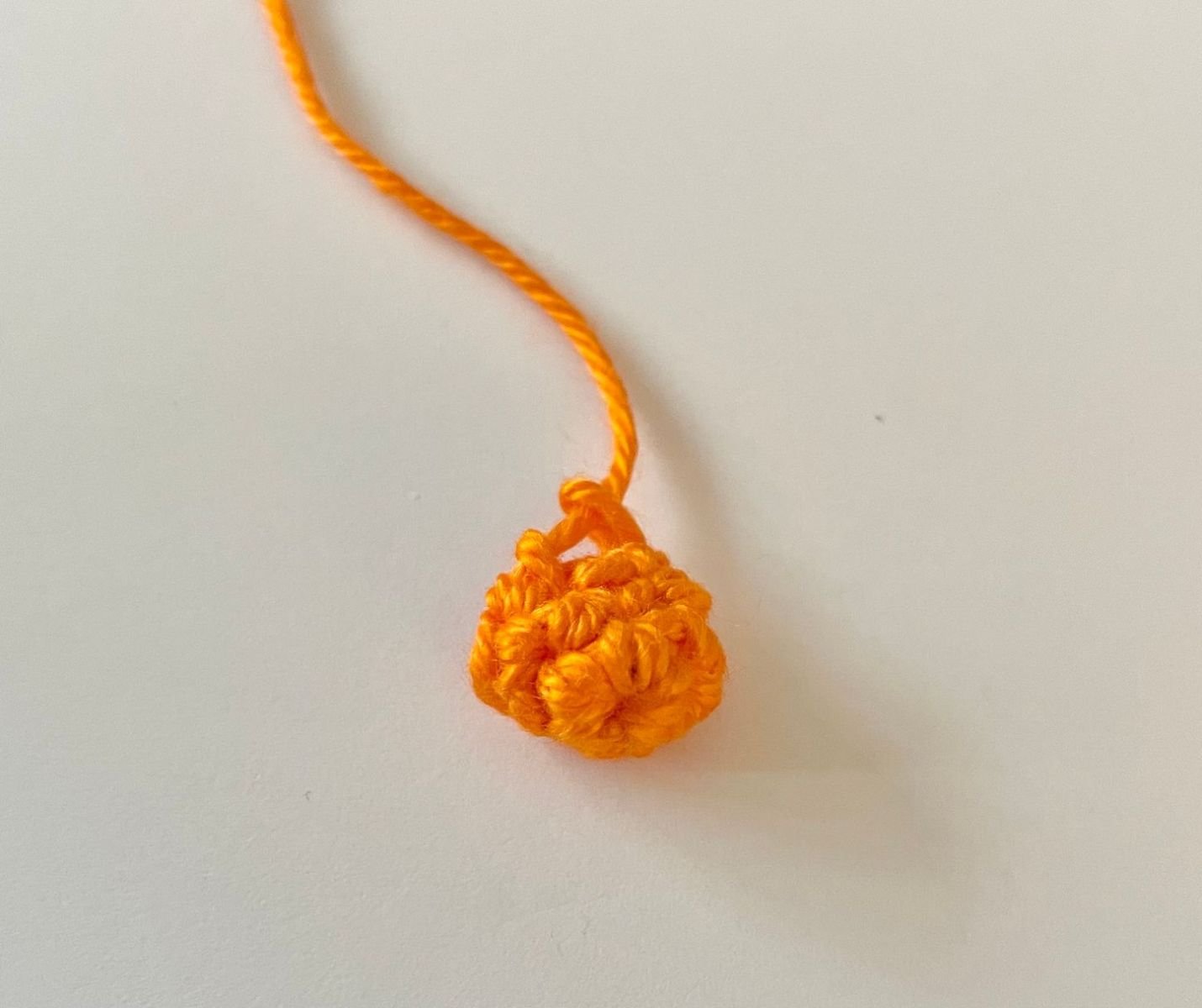 Blog-Inhaltsbild für 'Einfache Häkelanleitung: So gestaltest du deine eigenen Stifthüllen'