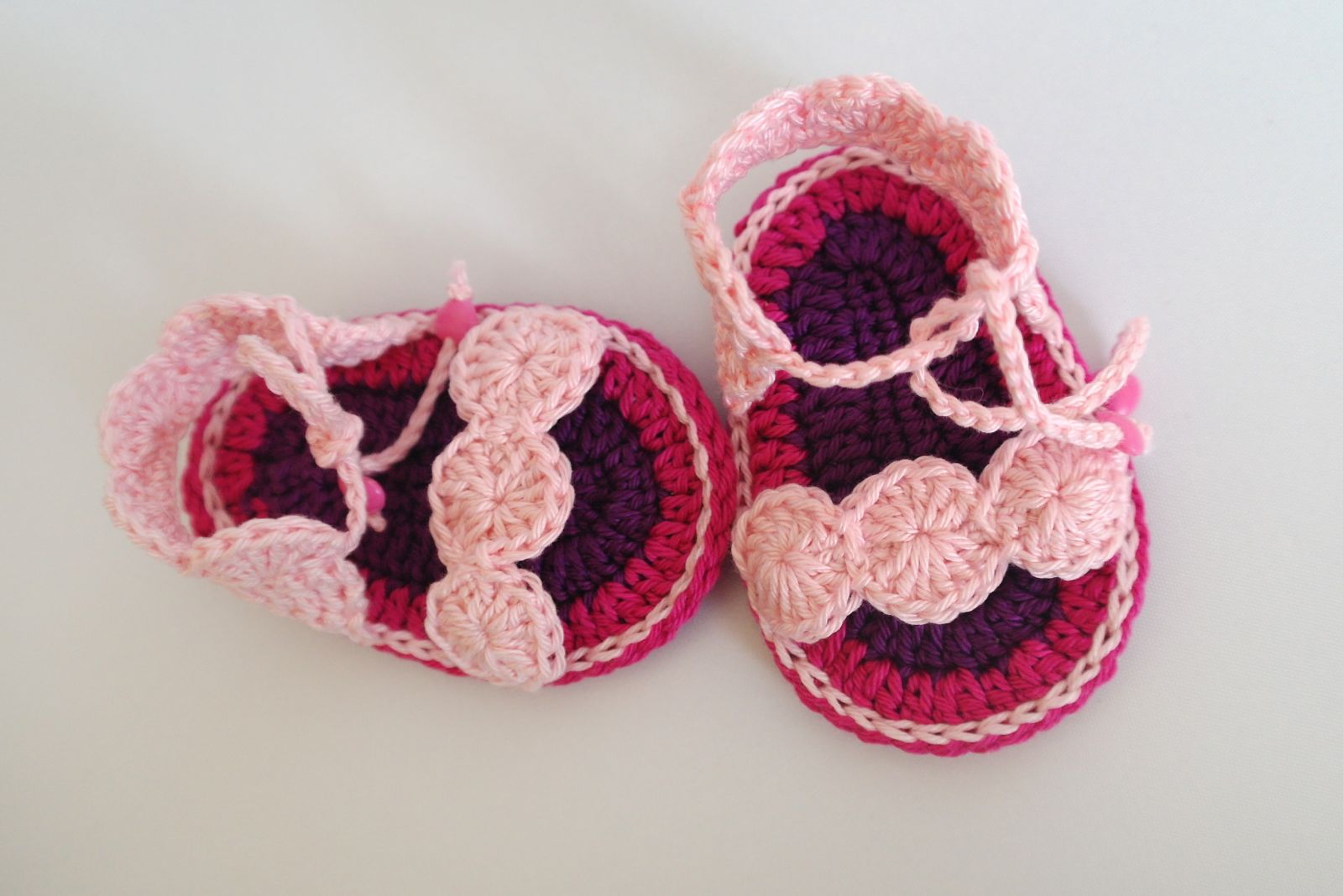 Blog-Inhaltsbild für 'Häkelanleitung Baby-Schuhe für Jungen & Mädchen'