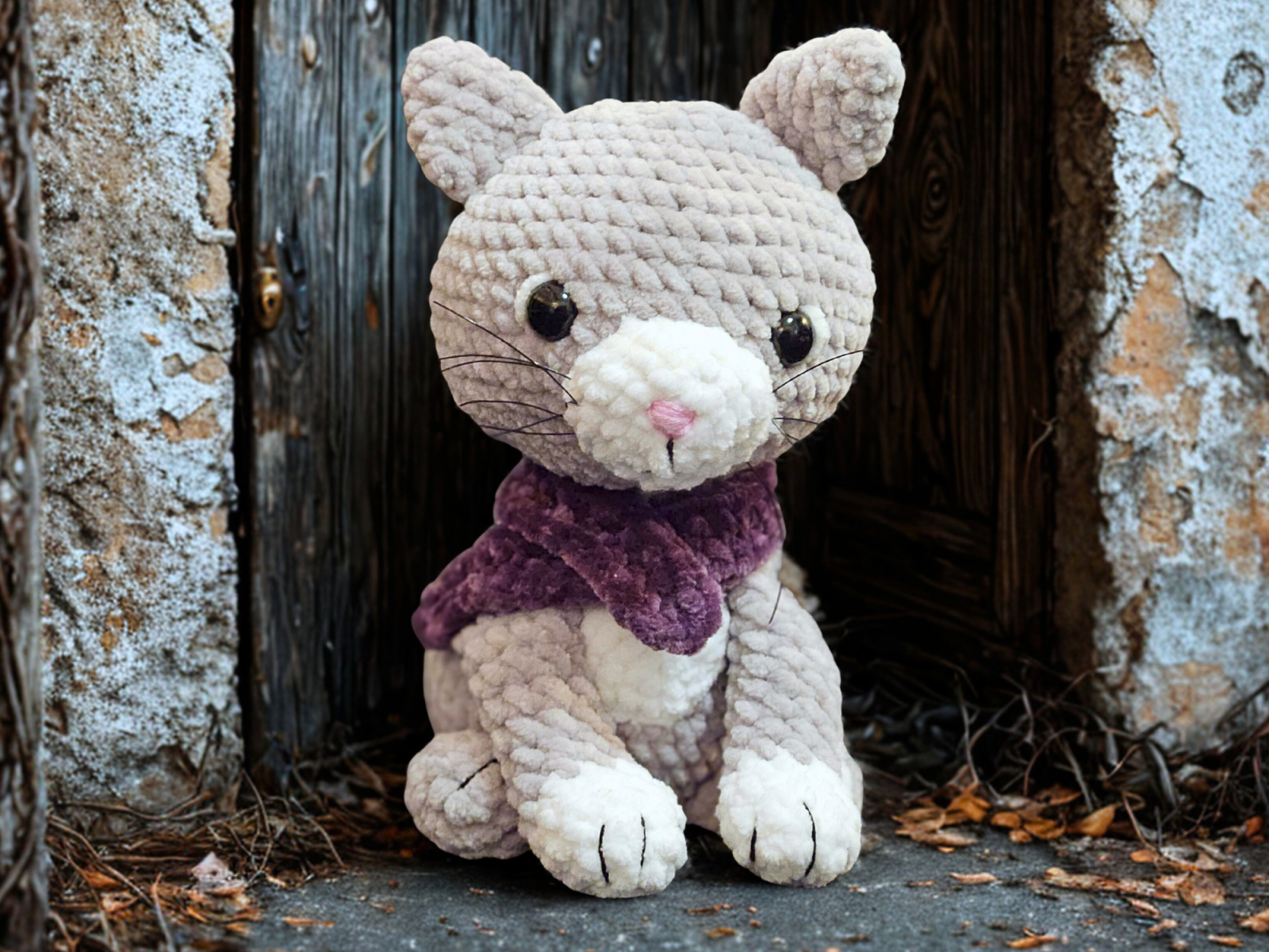 Blog-Inhaltsbild für 'Kostenlose Häkelanleitung kleine Katze aus Chenille-Garn'