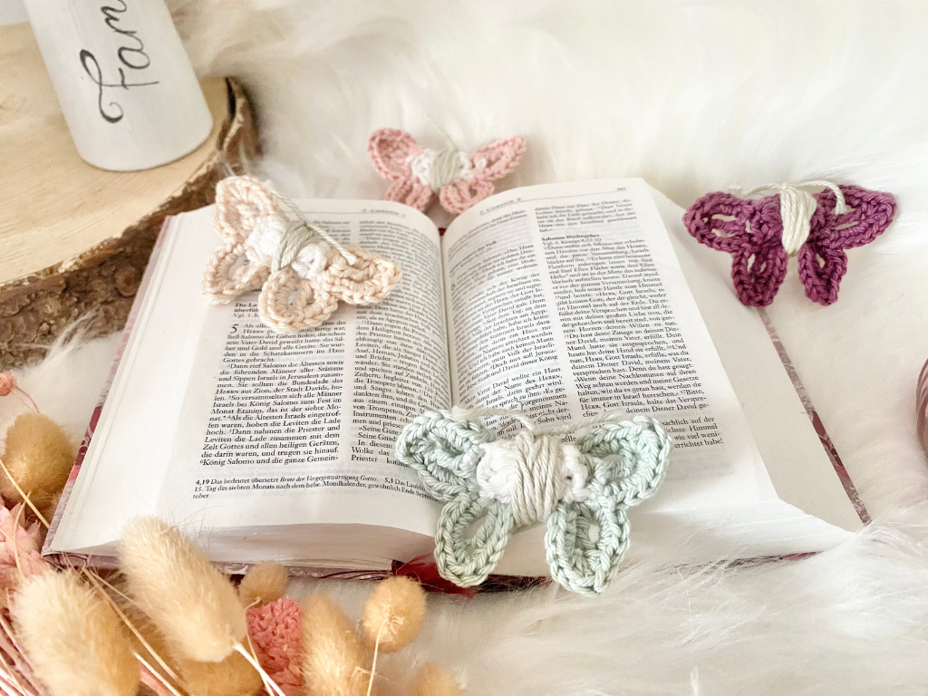 Blog-Inhaltsbild für 'kostenlose Häkelanleitung- Leichtigkeit im Frühling – Der kleine Schmetterling als zarter Begleiter'