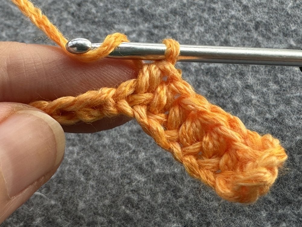 Blog-Inhaltsbild für 'Kleine Kürbisse als Schlüsselanhänger oder Taschenbaumler häkeln'