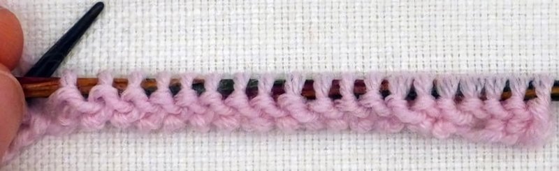 Blog-Inhaltsbild für 'Gratis Strickanleitung Decke im Röschenmuster'